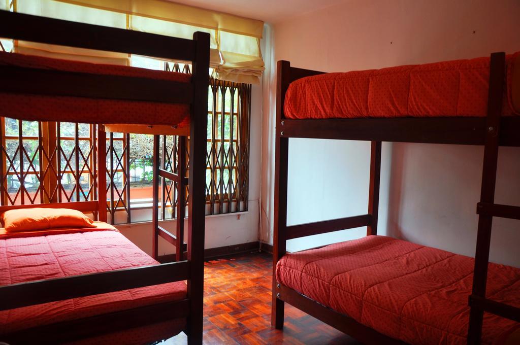 Zig Zag Hostel Лима Екстериор снимка