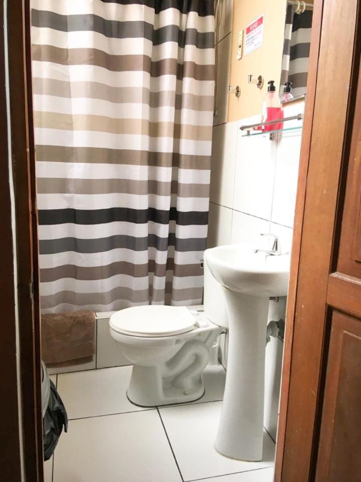 Zig Zag Hostel Лима Екстериор снимка