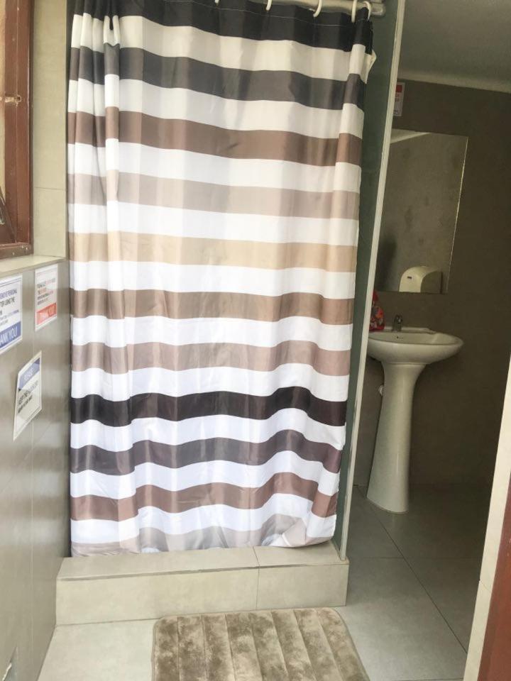 Zig Zag Hostel Лима Екстериор снимка