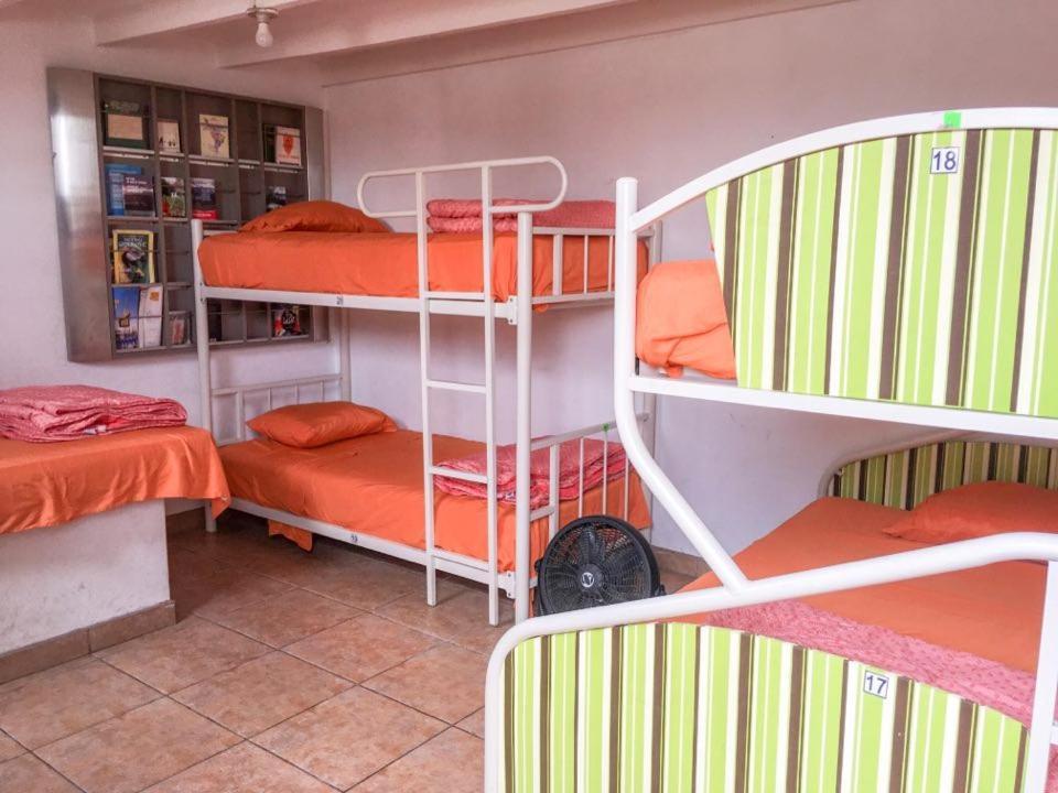 Zig Zag Hostel Лима Екстериор снимка